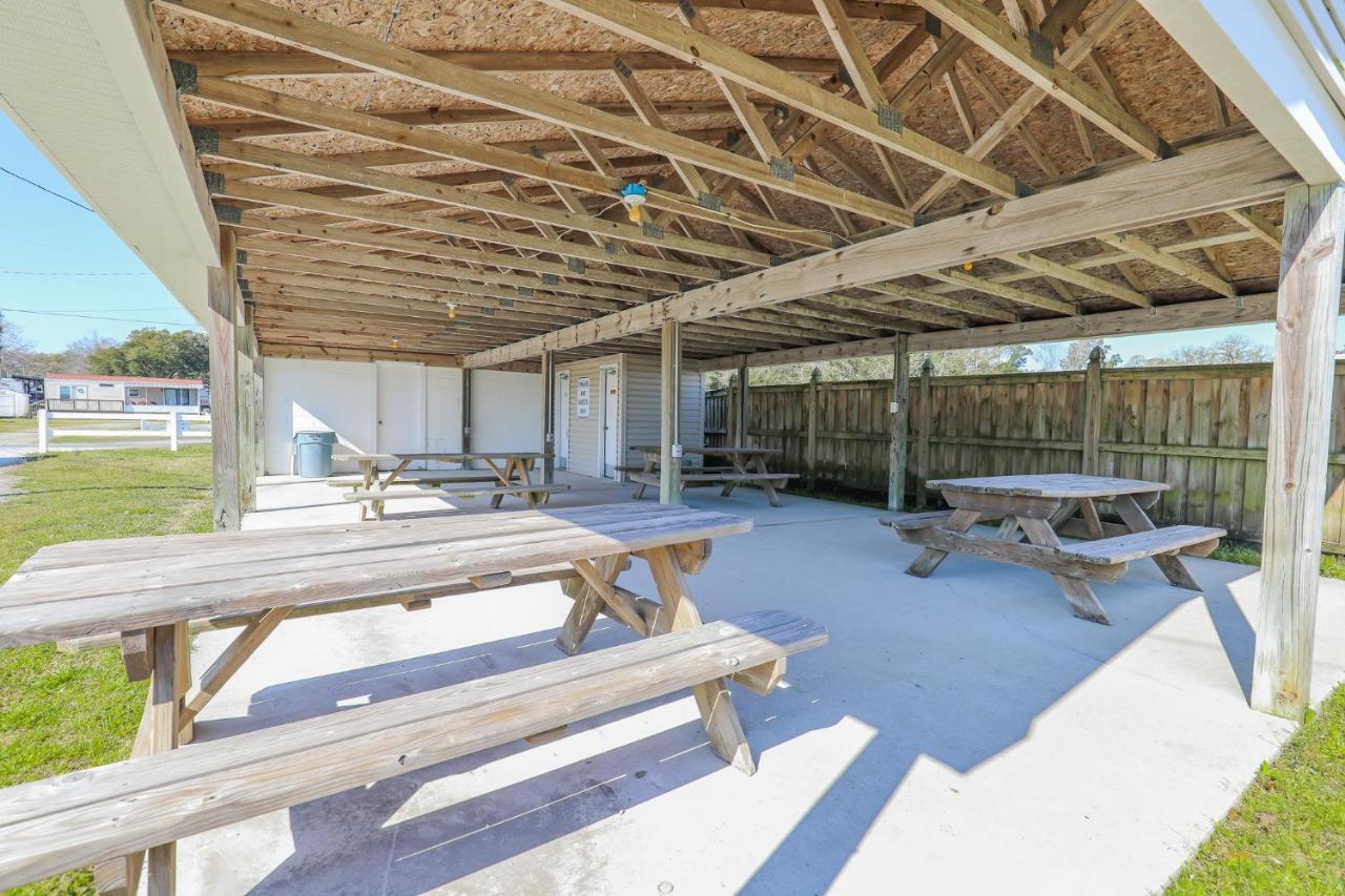 Spacious Home With Waterfront View-Welcome Pets Sneads Ferry Exteriér fotografie