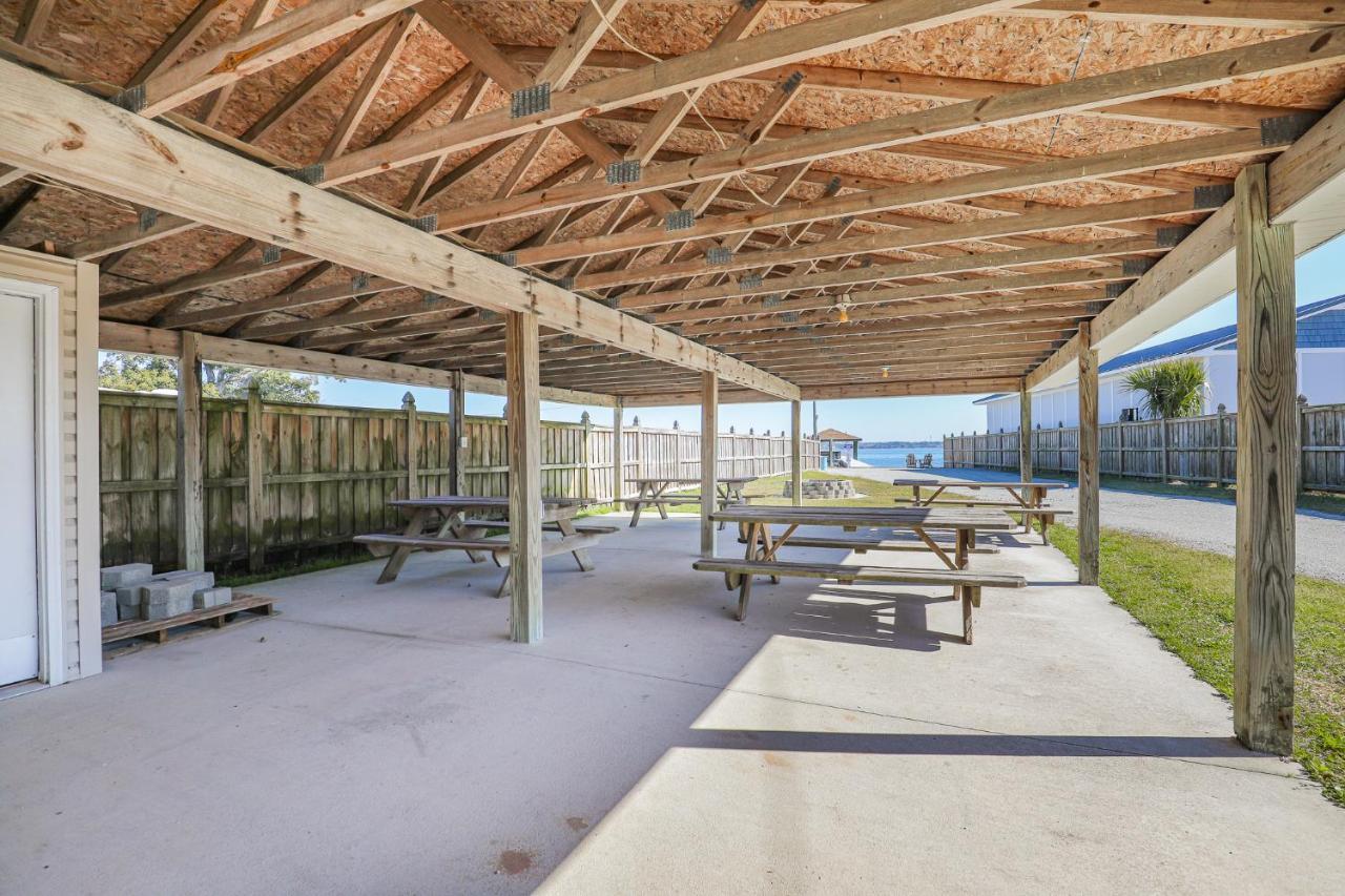 Spacious Home With Waterfront View-Welcome Pets Sneads Ferry Exteriér fotografie